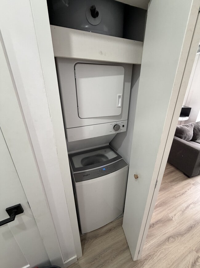 Photo - 316 Somerset St. E