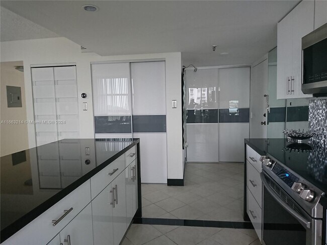 2501 Brickell Ave Unit 507