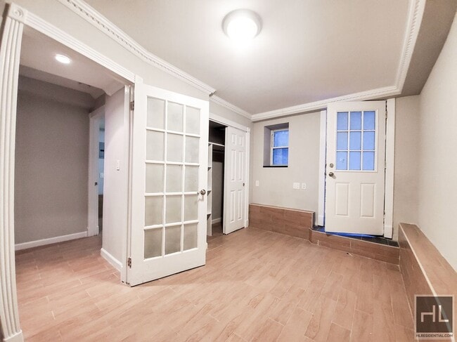 Building Photo - Avail; May 1 Upper Carnegie Hill adj/E. Harlem, Close to E.96th Q: E 100th St btw 2nd/1st Ave 4BR...
