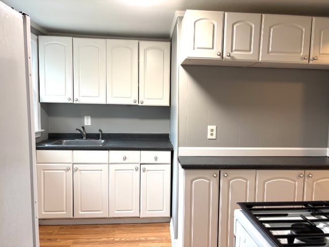 Photo - 337 Village St