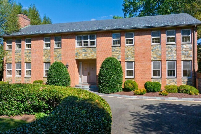 Photo - 221 Chain Bridge Rd