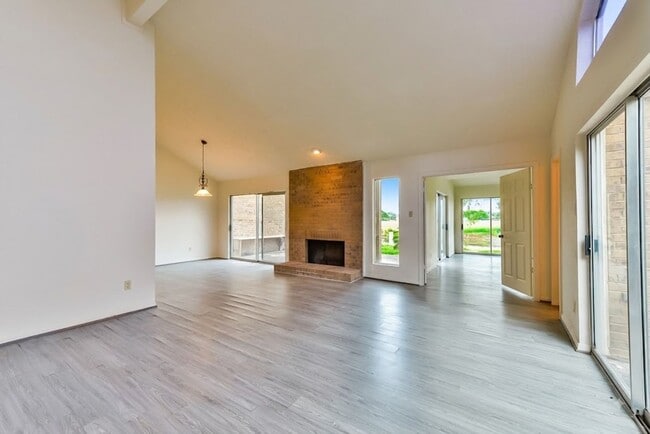Photo - 1811 Veranda Dr