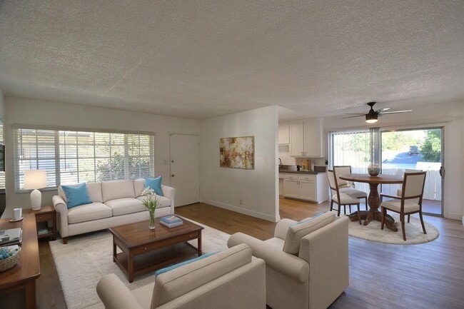 Photo - 5734 Hazeltine Ave Unidad 06