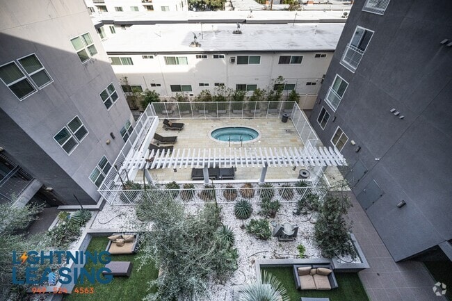 Building Photo - 11927 Kling St Unit 101D Rental