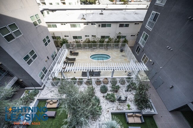 Building Photo - 11925 Kling St Unit 101D Rental