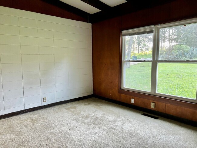Photo - 208 Westminster Dr