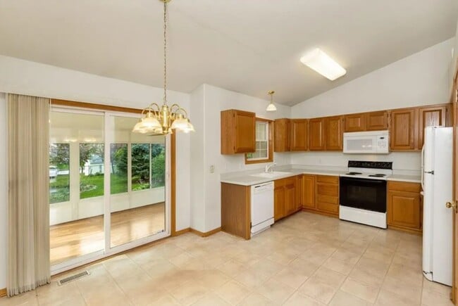 Photo - 2412 Emma Ave