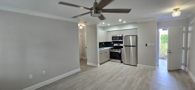 Photo - Las Palmas Senior Living