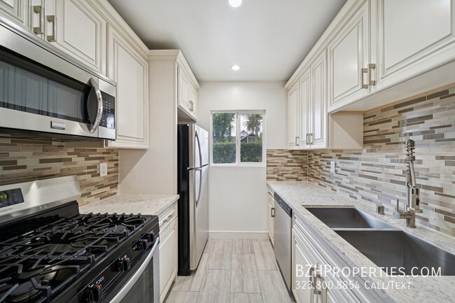 Photo - 7571 Willoughby Ave Unit 2