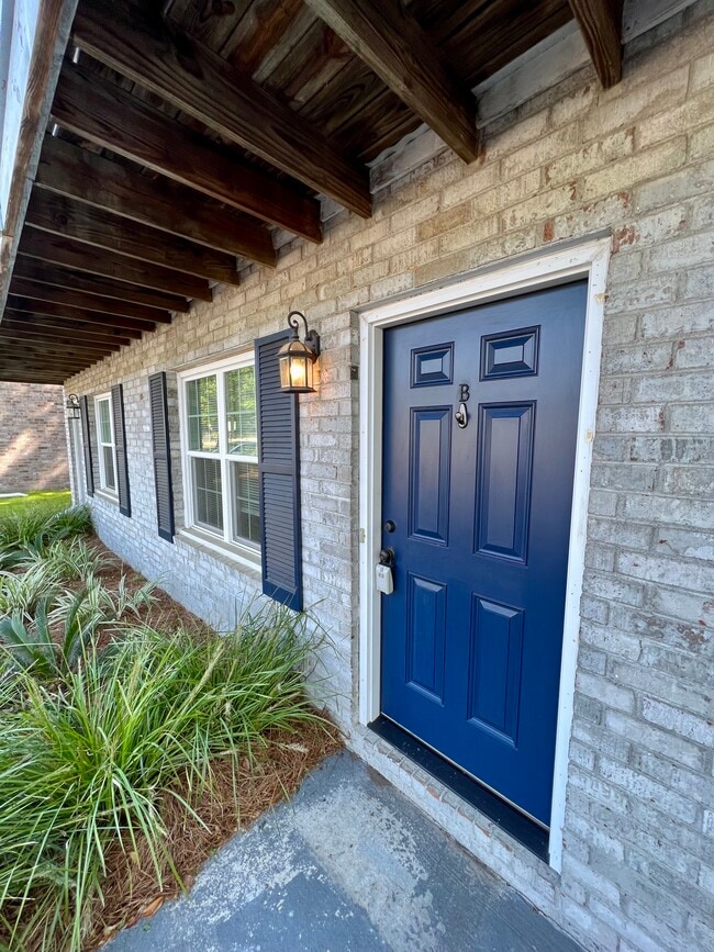Facade - 276 Fleming Rd Townhome