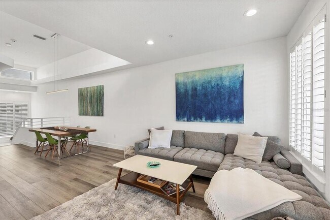 8234 Harborside Cir