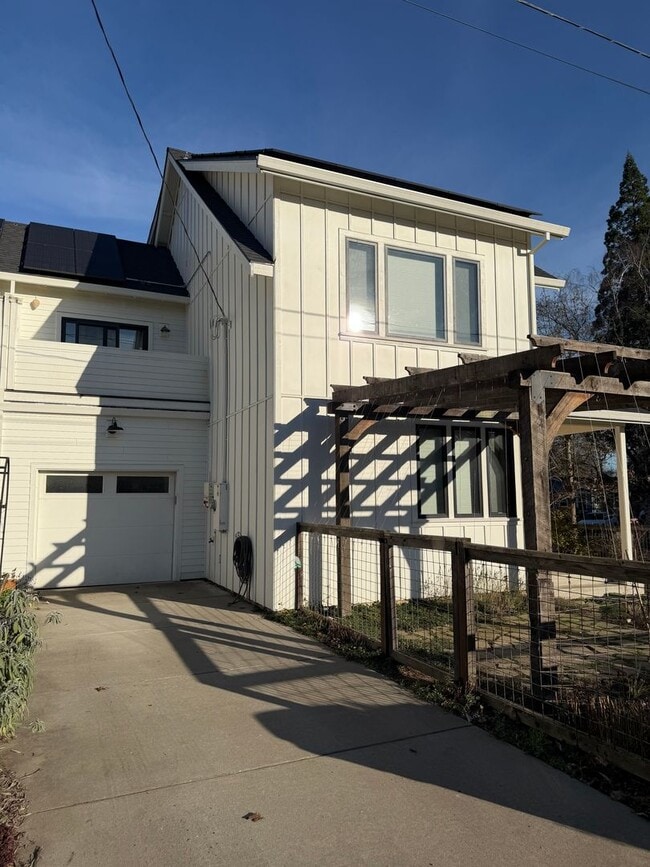 Photo - 3Bed/2.5 Bath Townhouse In Woodstock Neighborhood