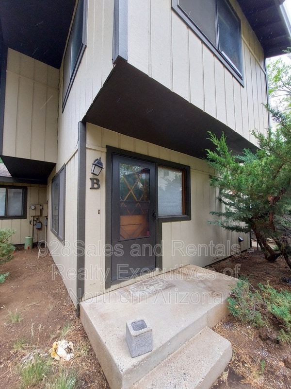 Photo - 823 W Birch Ave