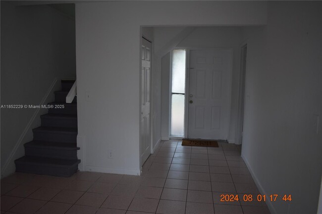 Building Photo - 5808 NW 21st St Rental