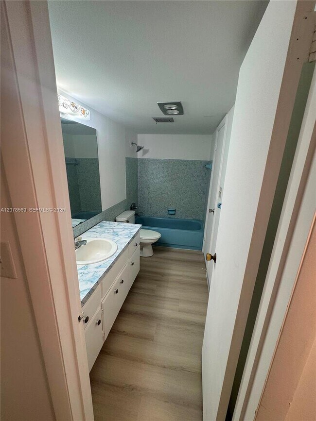 4880 NW 22nd St Unit 110