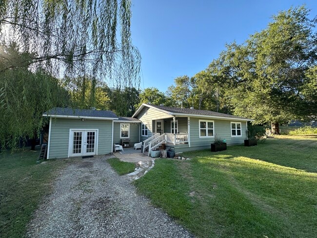 Photo - 849 N Third St