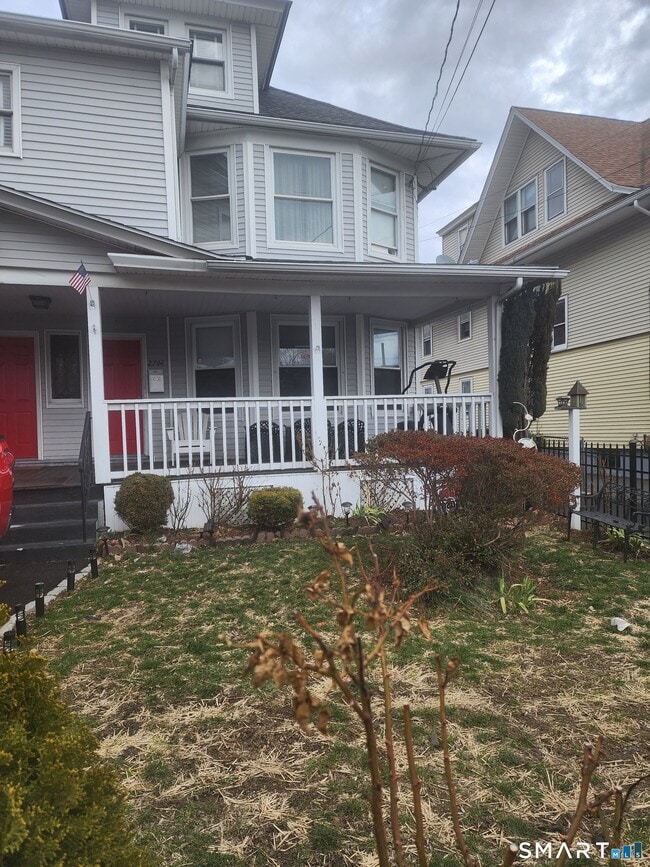 Building Photo - 2744 Main St