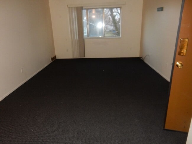 Photo - 5110 Maple St