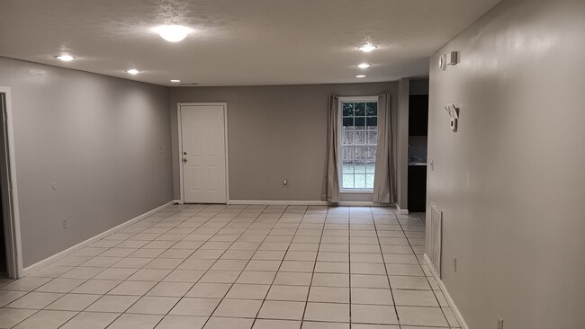 Building Photo - 1741 Elvan Ave