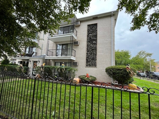 Photo - 1601 Downs Dr