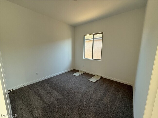 Photo - 162 Sun Glaze Ave