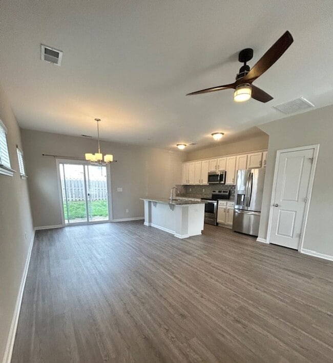 Photo - STYLISH & MODERN TOWNHOME IN HARBISON GROVE