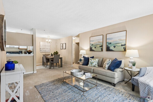 2BR, 2BA - 1,005SF - Living Room
