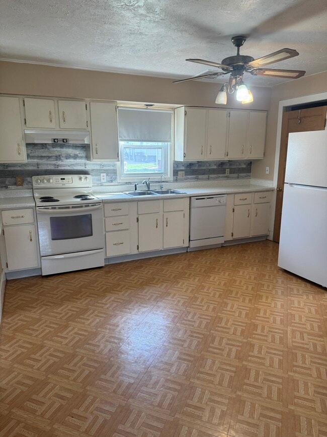 Photo - 316 E 2nd St