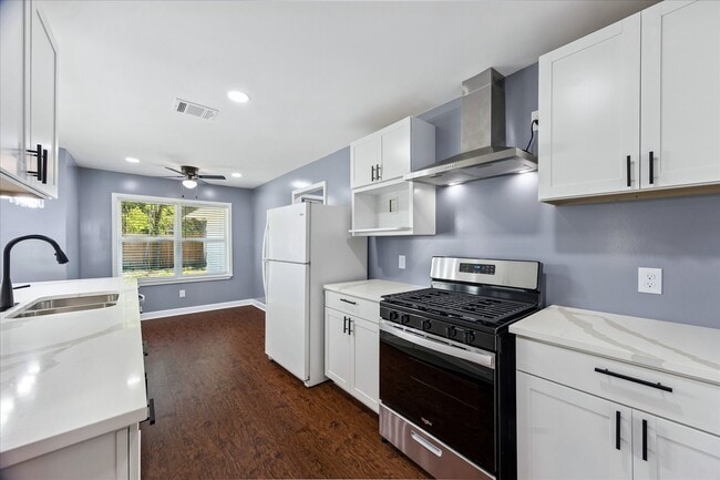 Photo - 8519 Hatton St