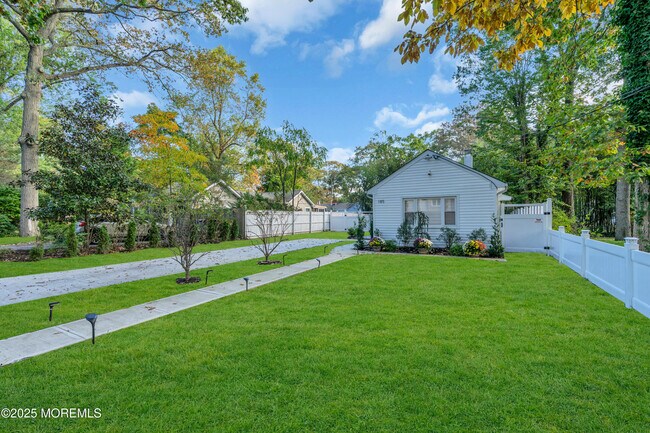 Photo - 185 Elmwood Rd