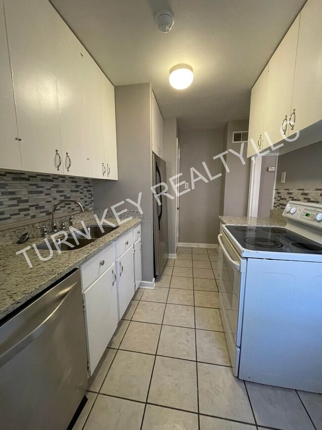 Photo - Condo for rent in Homewood