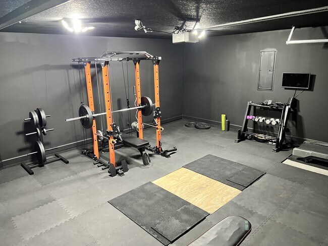 Photo - 628 Amhearst Row