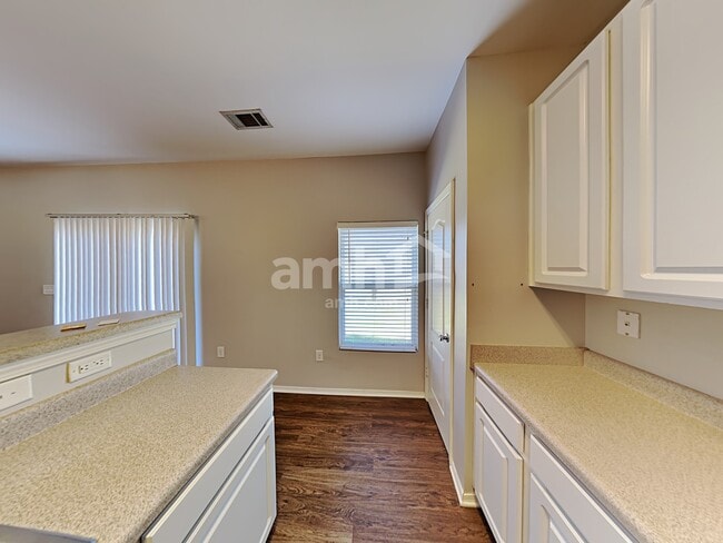 Photo - 607 Waterlemon Way