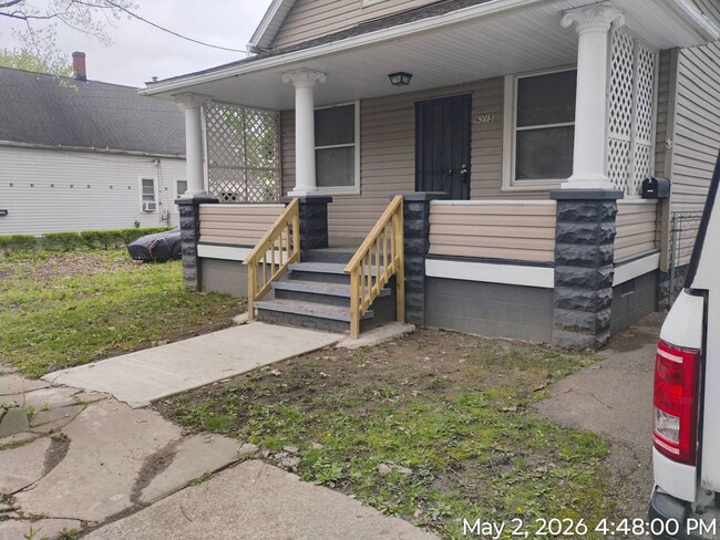 Building Photo - 6015 Hosmer Ave Unit 2