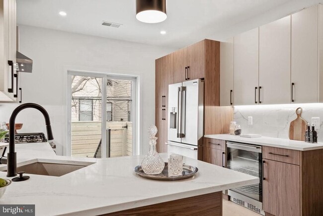 Photo - 2209 Montrose St