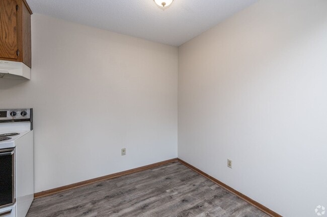 Photo - Four Seasons Apartments