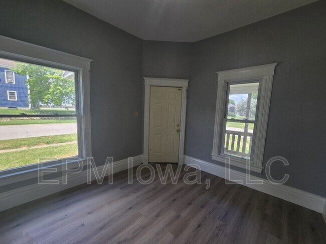 Photo - 301 Leland Ave