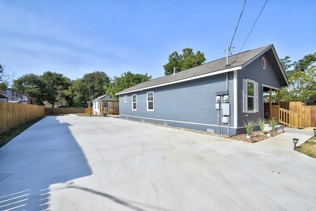 Photo - 1006 Center St