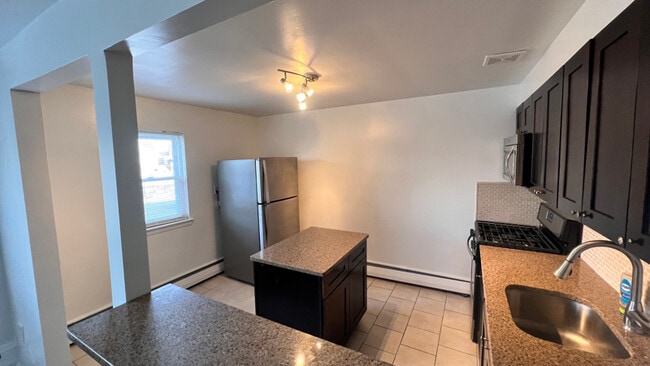 Photo - 1332 Faunce St Unidad 2