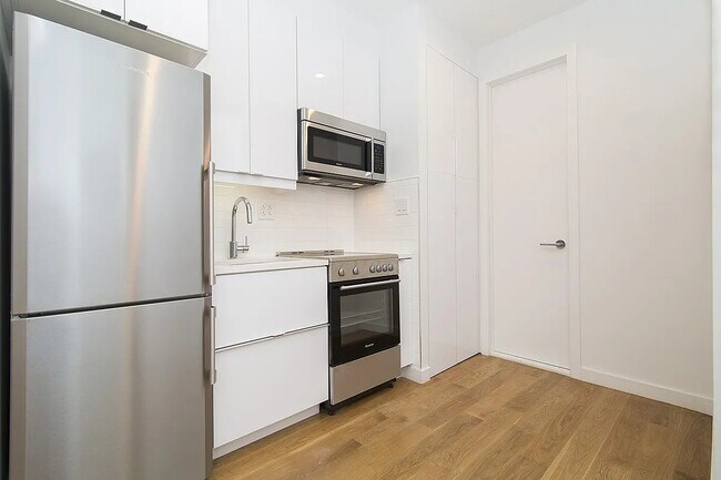 Photo - 137 Thompson St Unit 17