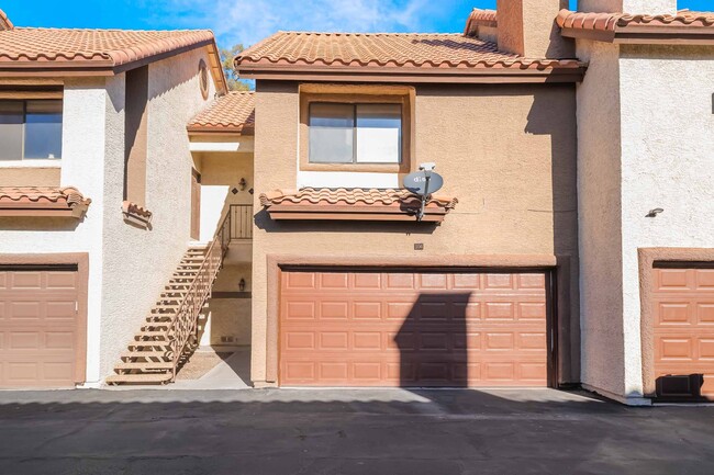 Stylish Townhome in Gated Community! - Stylish Townhome in Gated Community!