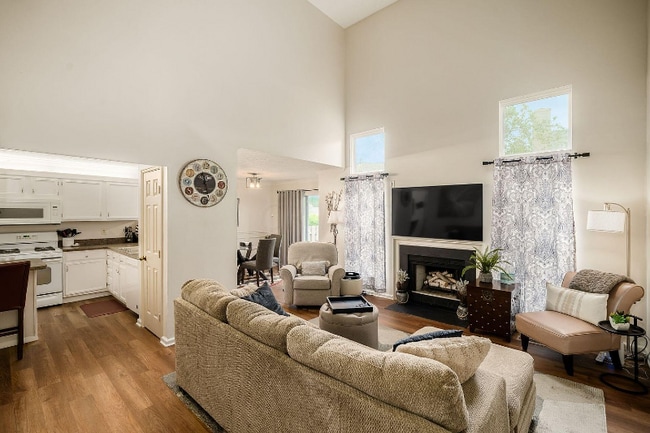 Photo - 3362 Eastwoodlands Trail