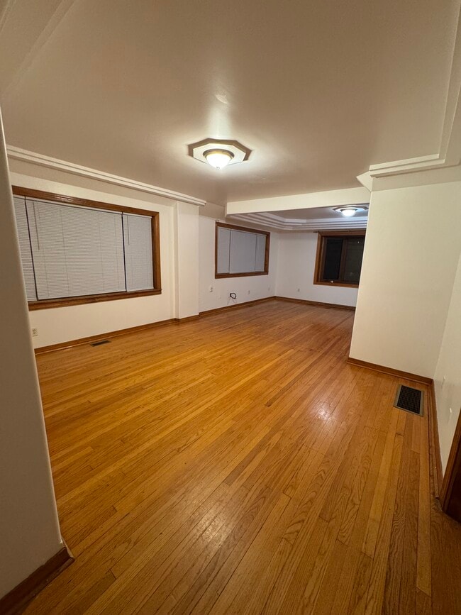 Living room - 104 W Main St Unit 1