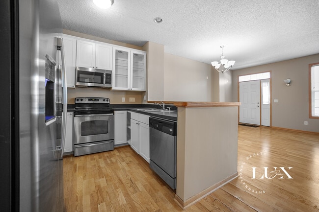 Photo - 7601 11th St N