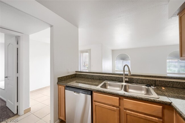 Building Photo - 9325 W Desert Inn Rd Unit 177