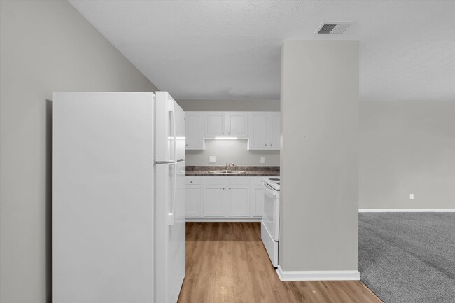 Building Photo - 421 Poplar Level Ct Unit 415
