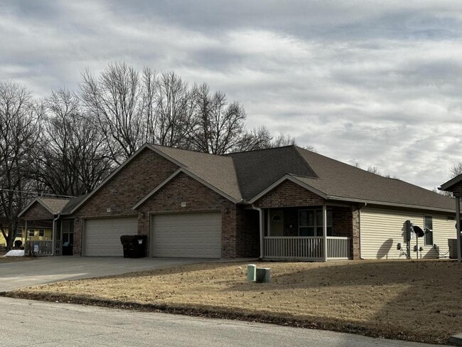 Building Photo - 822 15th St