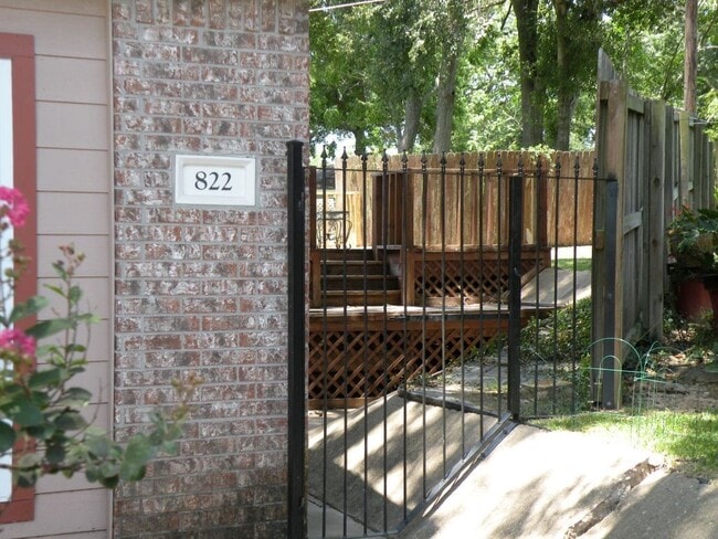 Photo - 822 Tangle Oaks Dr