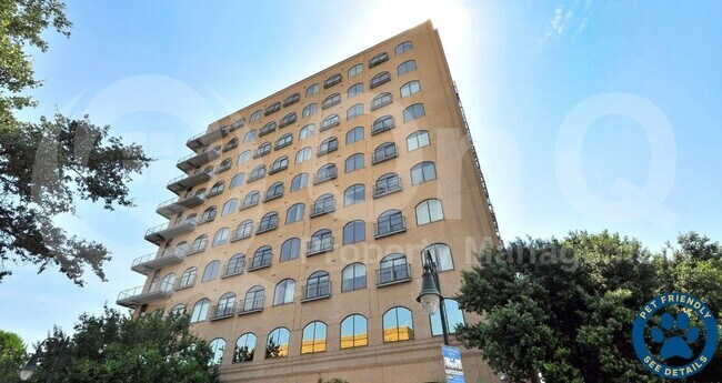 Building Photo - 507 Sabine St