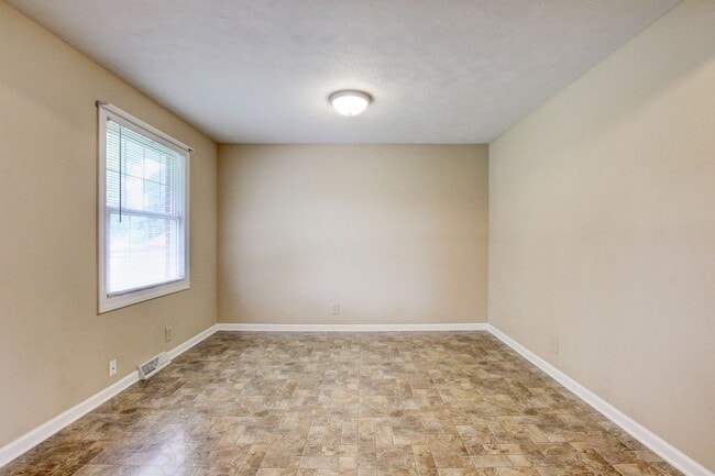 18 Hillsboro Rd